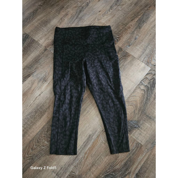 lululemon athletica Pants - Women's Lululemon Black Leopard Print Leggings Size 6